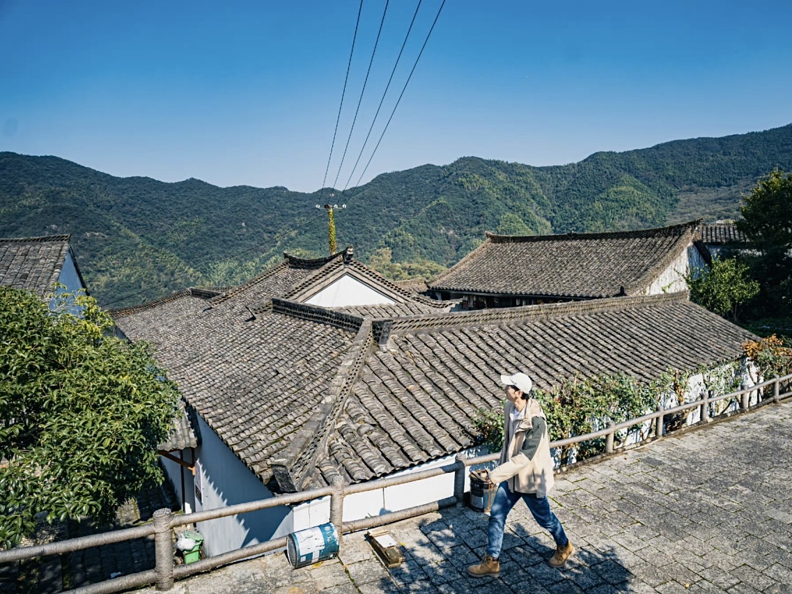 Encountering Fuzhi Mountain